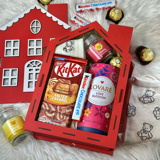 Cozy Gift Box with Candle & Treats - 27 cm